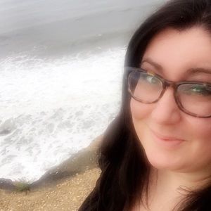 Meet your Posher, Caitlin